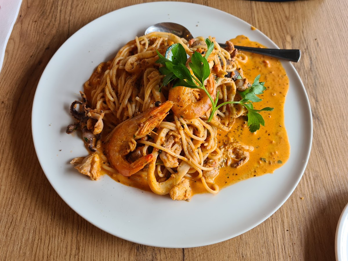 Tre Bambini Italian & Seafood Restaurant Photo 10
