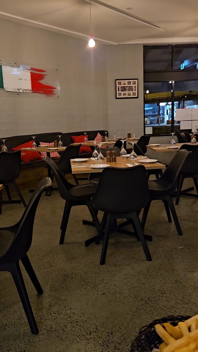 Tre Bambini Italian & Seafood Restaurant Photo 2