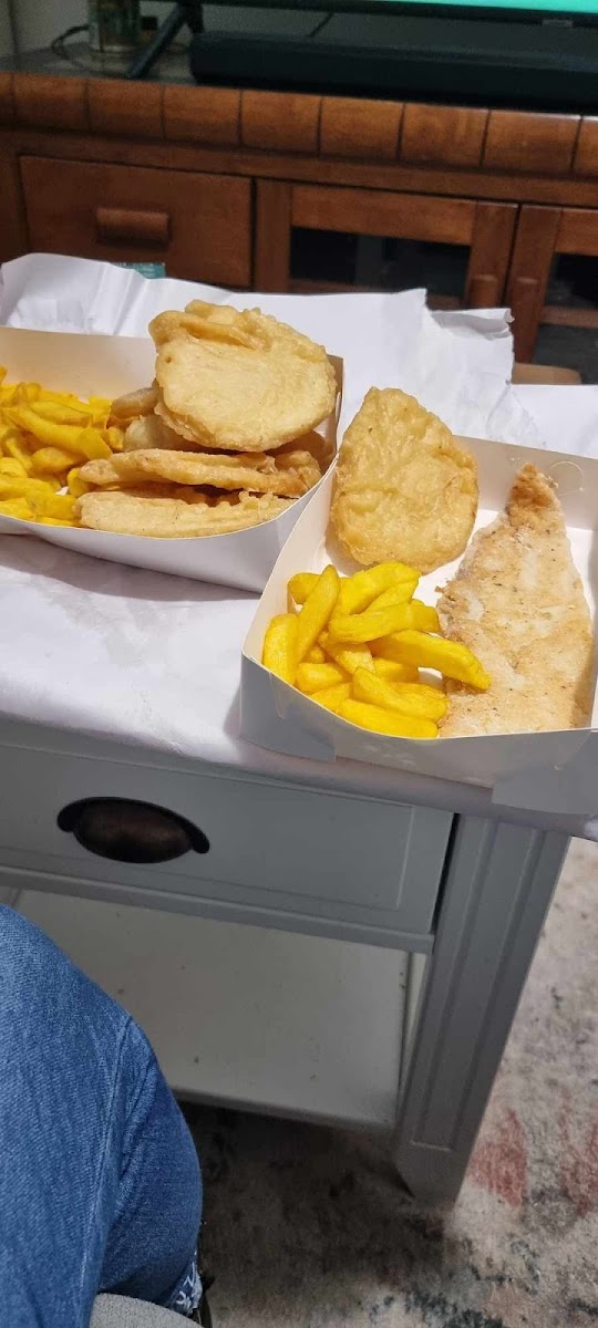 Off The Boat Fish & Chippery Photo 9