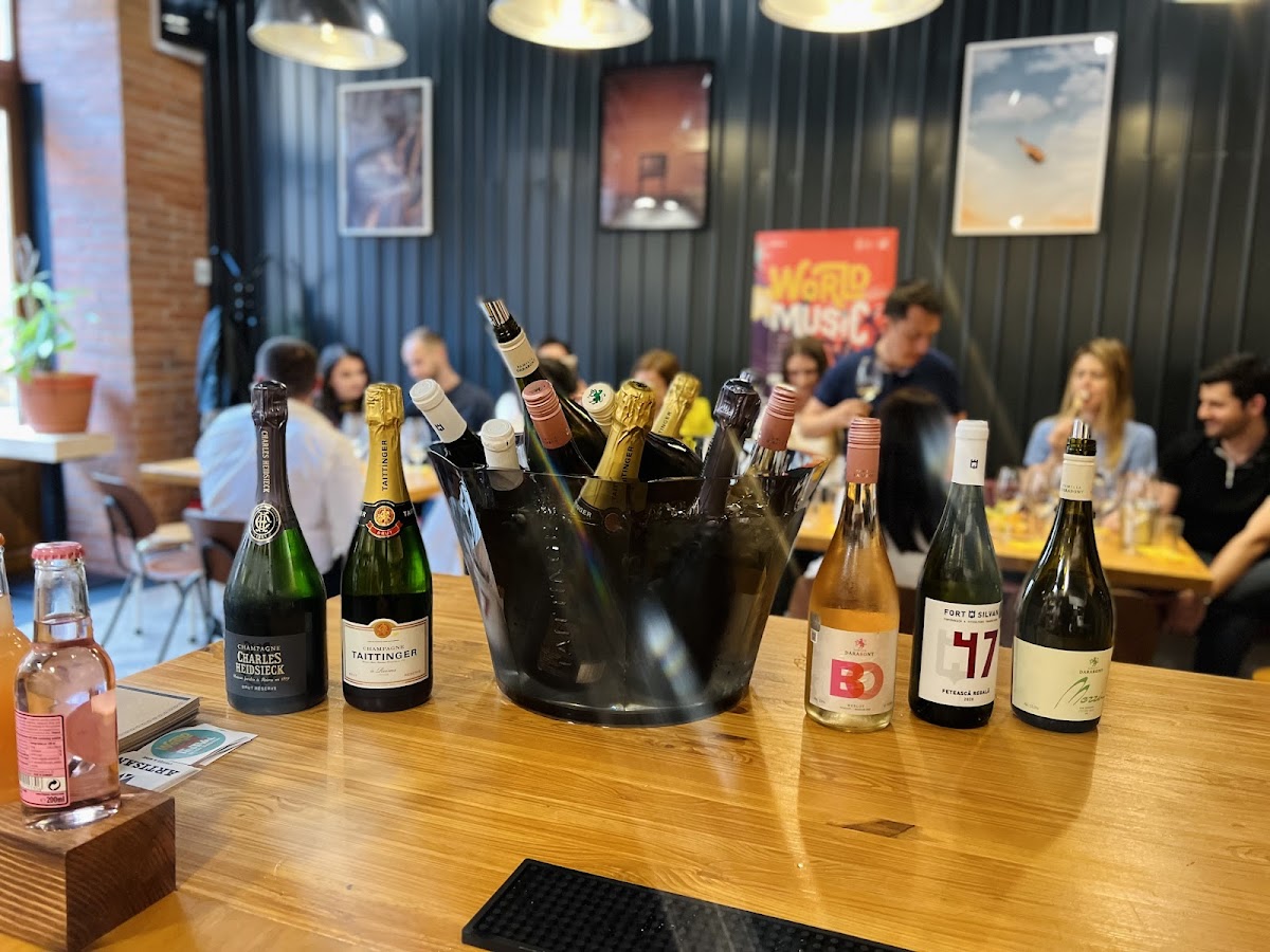 Artisan Coffee & Wine Photo 2