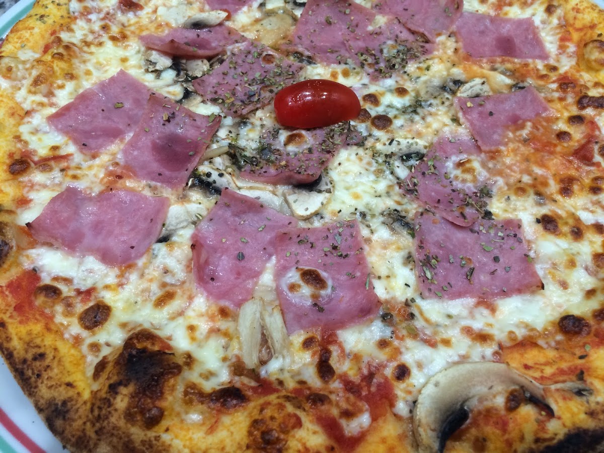 Pizza Julia Distributeur 24/24 7J/7 Photo 10