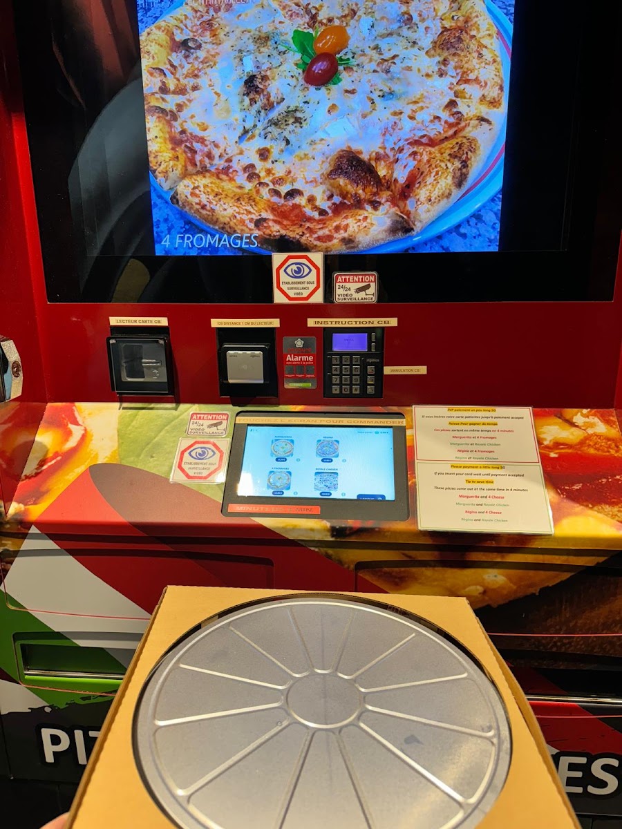 Pizza Julia Distributeur 24/24 7J/7 Photo 9
