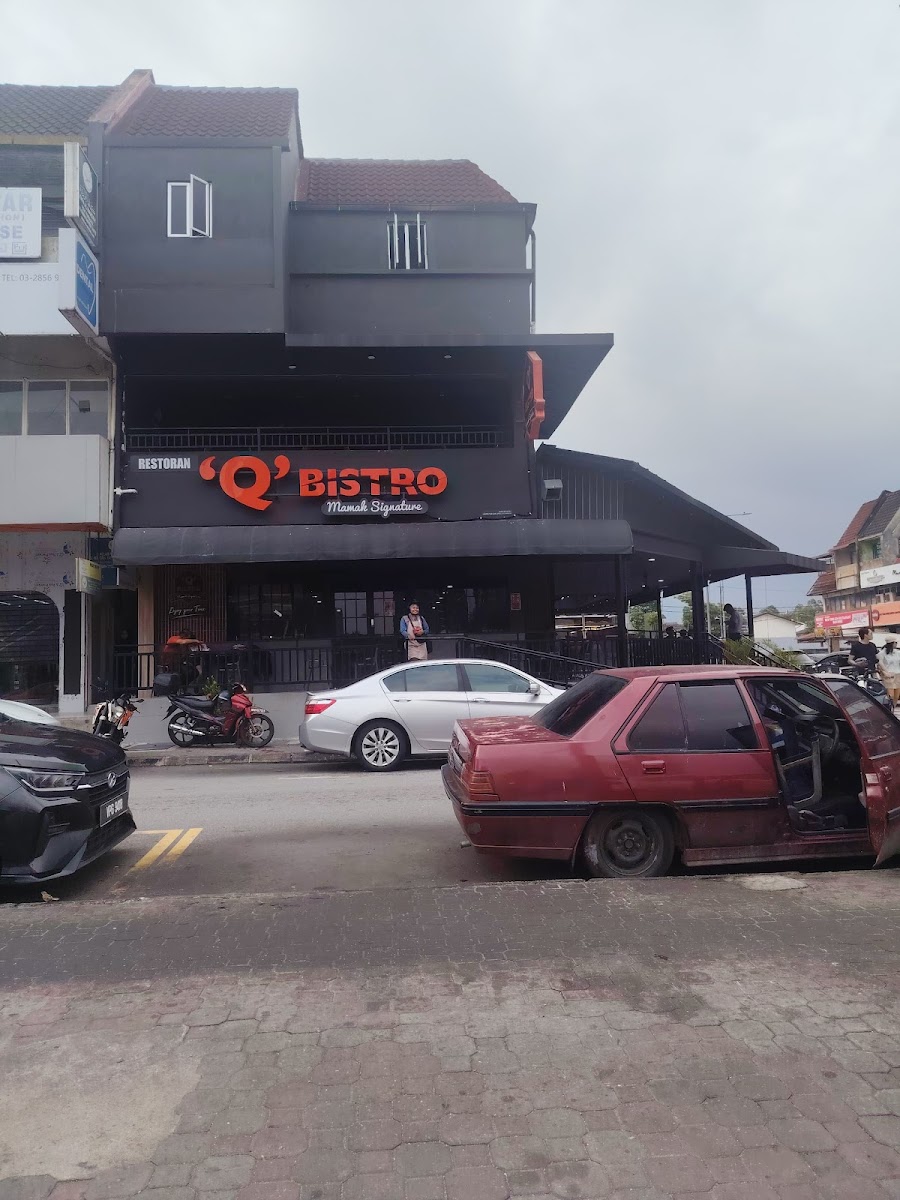 Q Bistro TTDI Photo 3