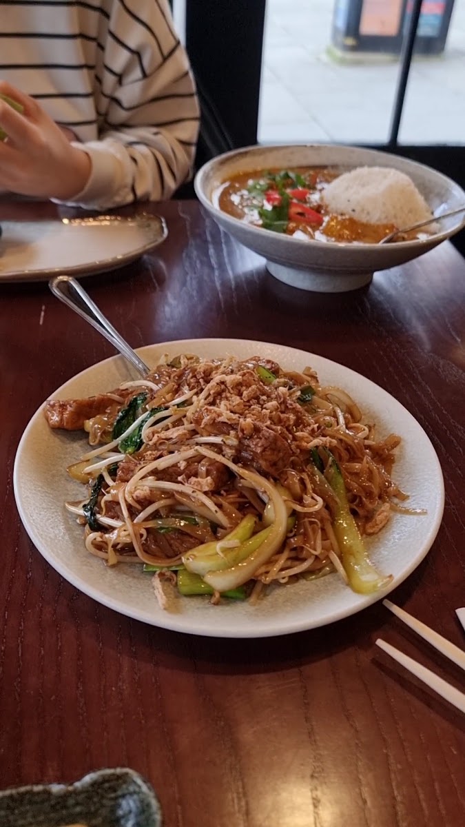 Sen Viet Quan Guildford Photo 2