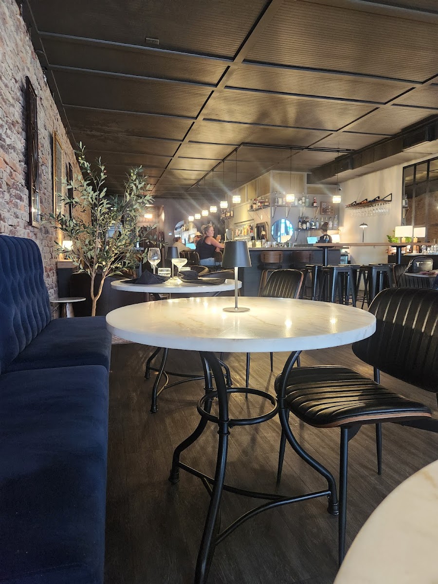 Lebanon Public House Photo 6