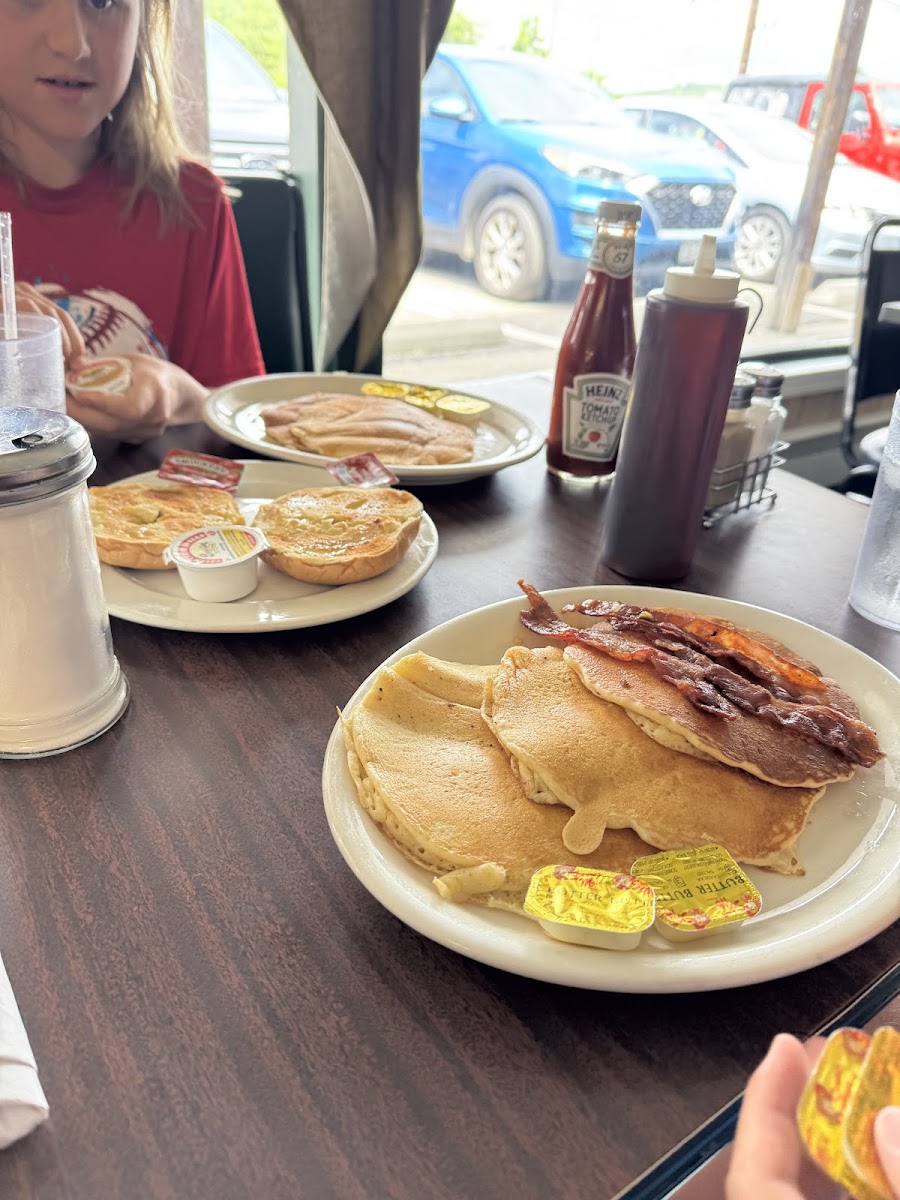 Friend's Diner Photo 4