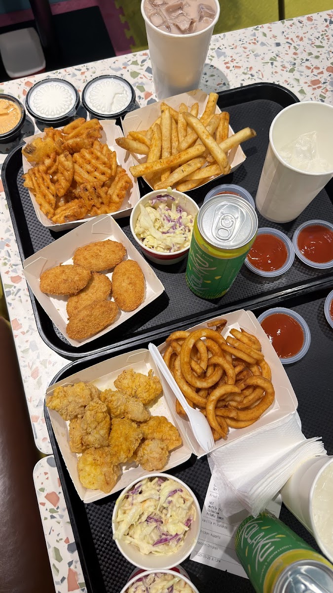 Hott Chickk Restaurant Photo 5