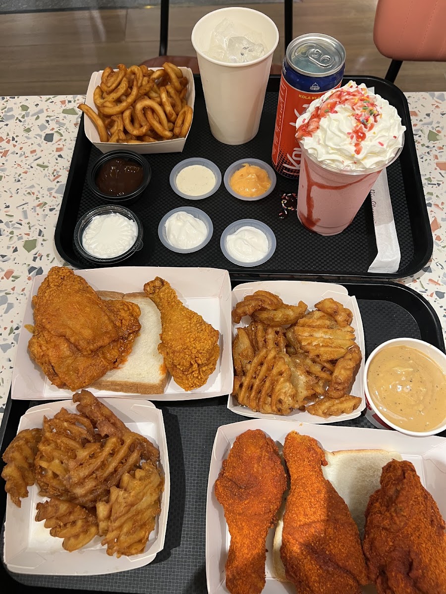 Hott Chickk Restaurant Photo 8