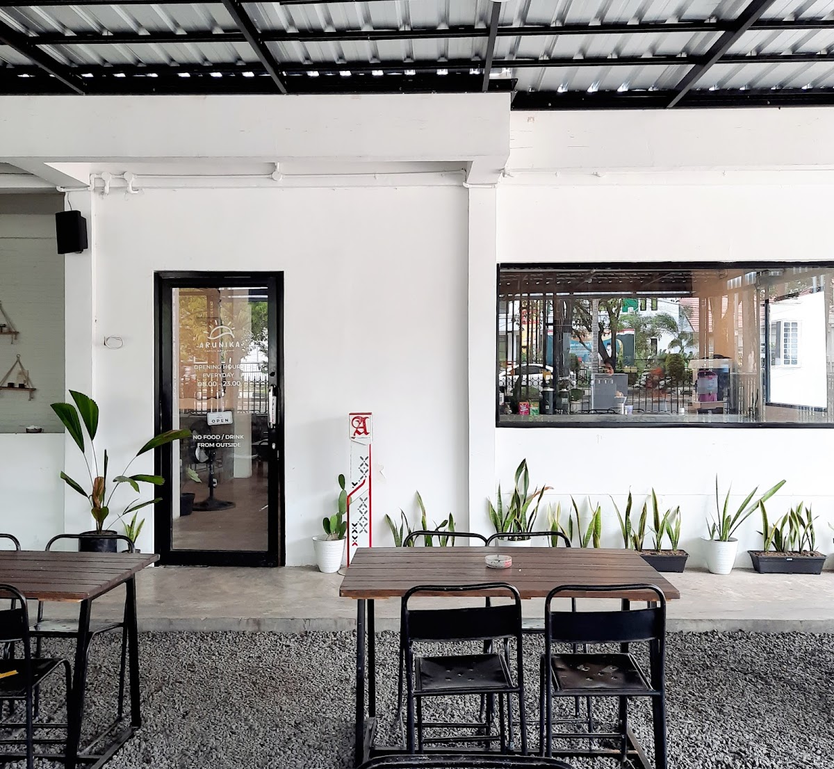 ARUNIKA COFFEE AND SPACE