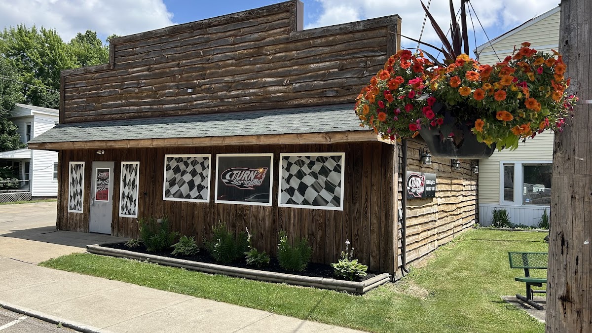 Turn 4 Bar & Grill Photo 4