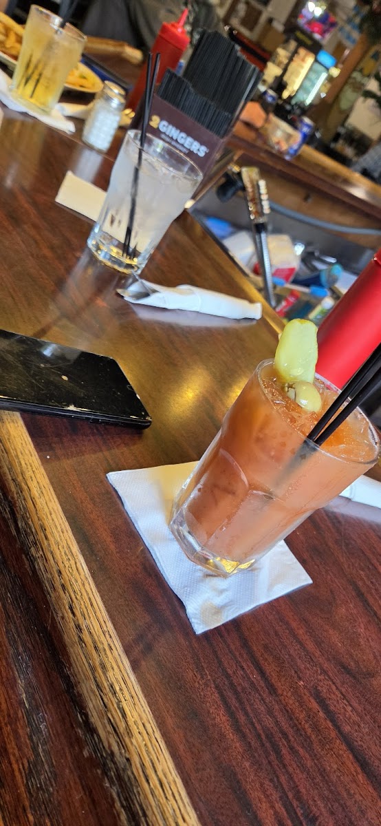 Cocktailz Bar & Grill Photo 5