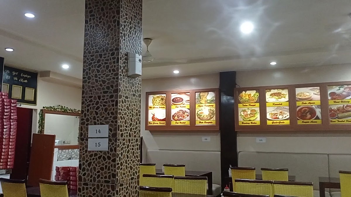 Ayam Penyet Pak Tjomot (Boulevard) Photo 2