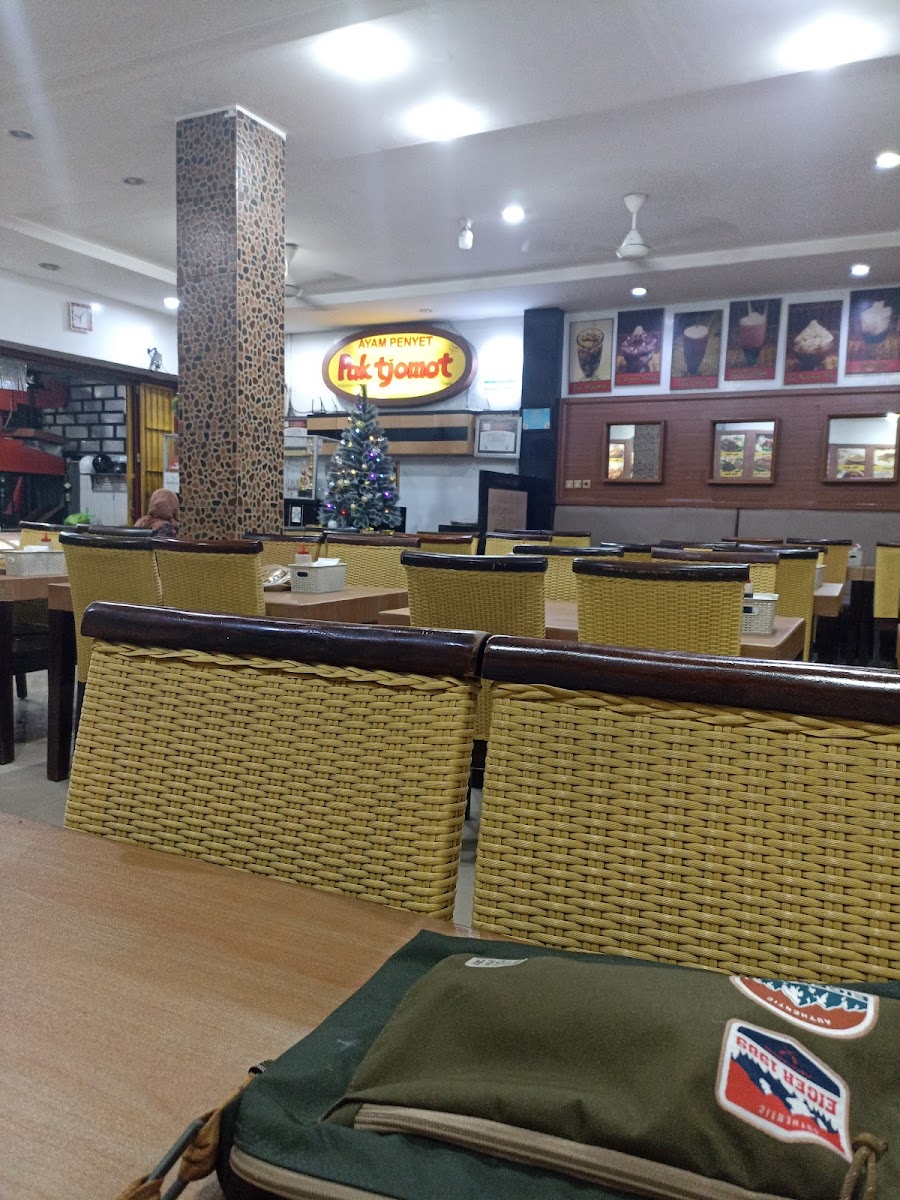Ayam Penyet Pak Tjomot (Boulevard) Photo 4