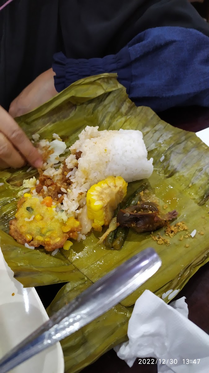 Ayam Penyet Pak Tjomot (Boulevard) Photo 9