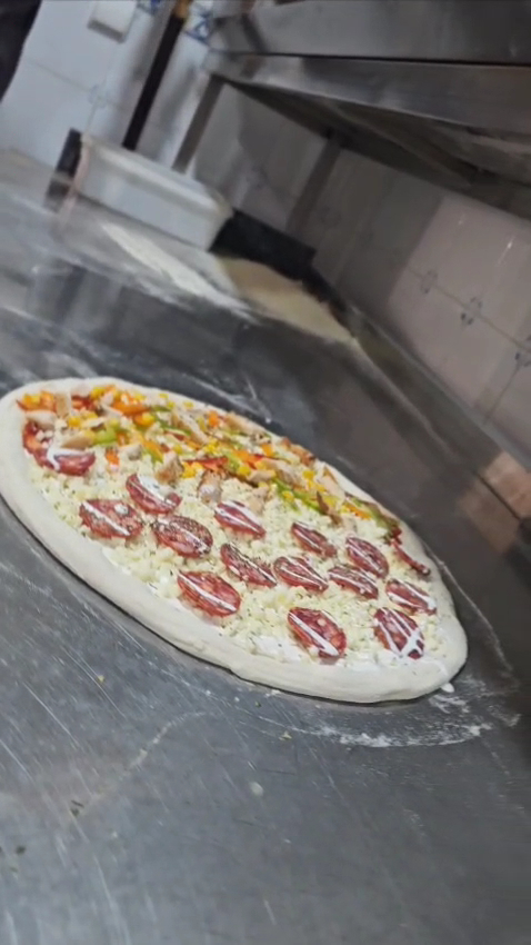 Queen Pizza Photo 2