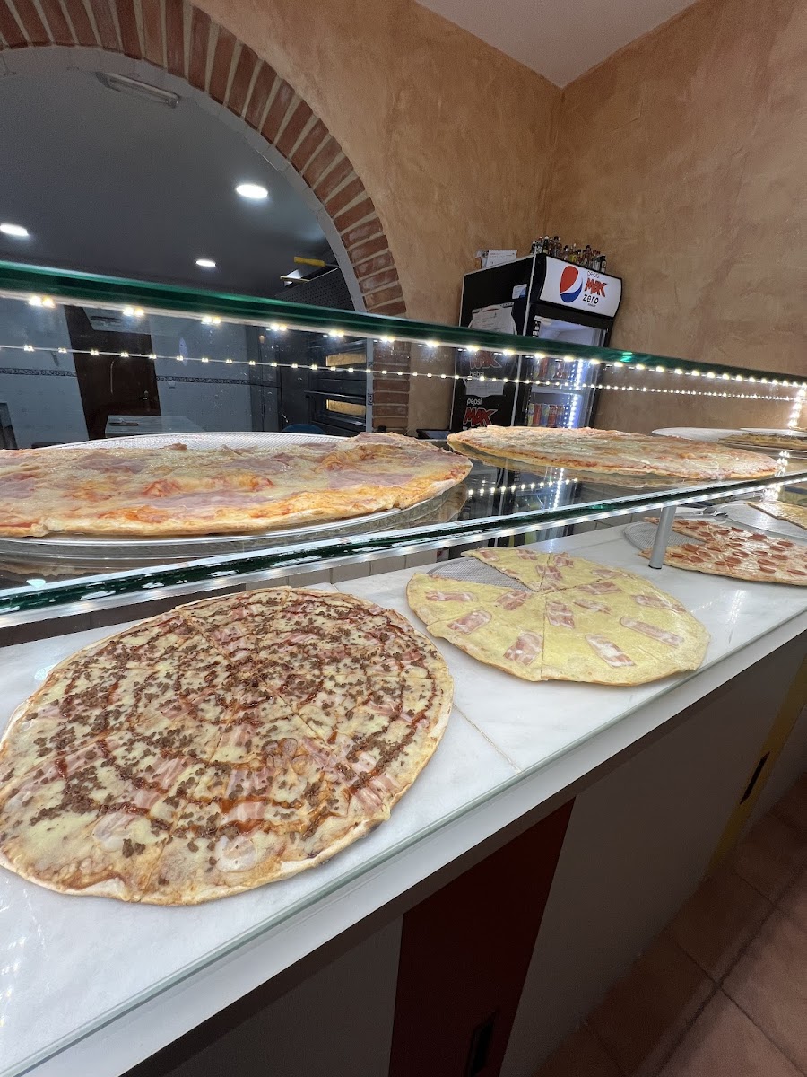Queen Pizza Photo 9