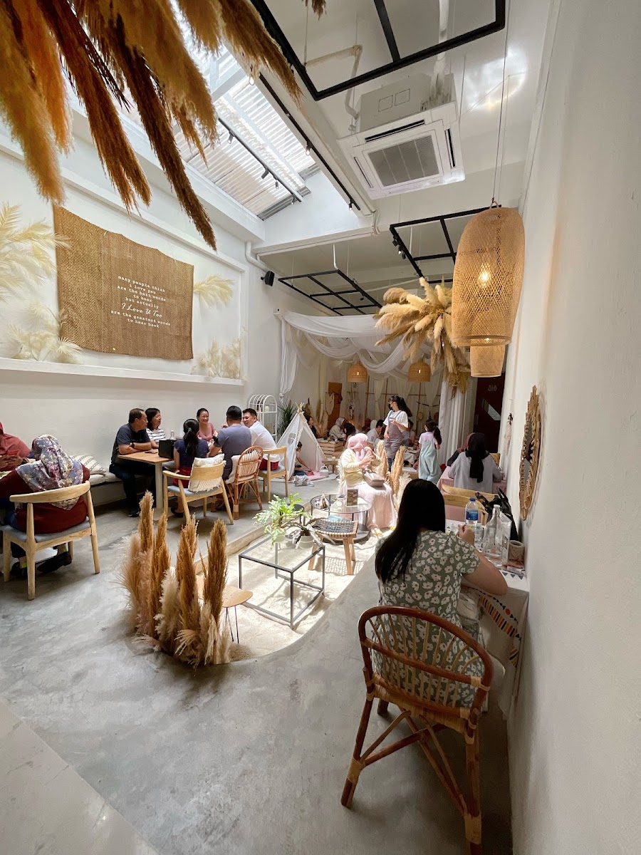 Utoo Boho Cafe & Patisserie