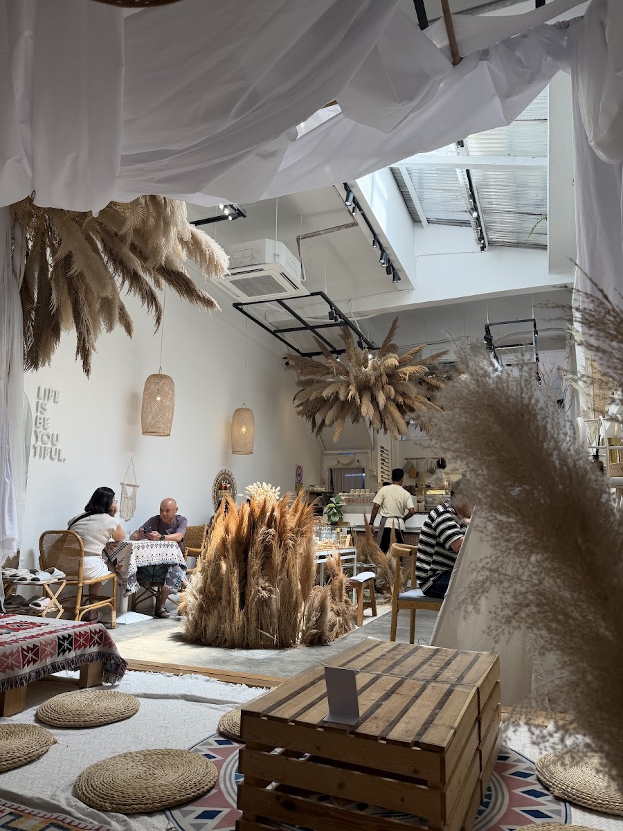 Utoo Boho Cafe & Patisserie Photo 3