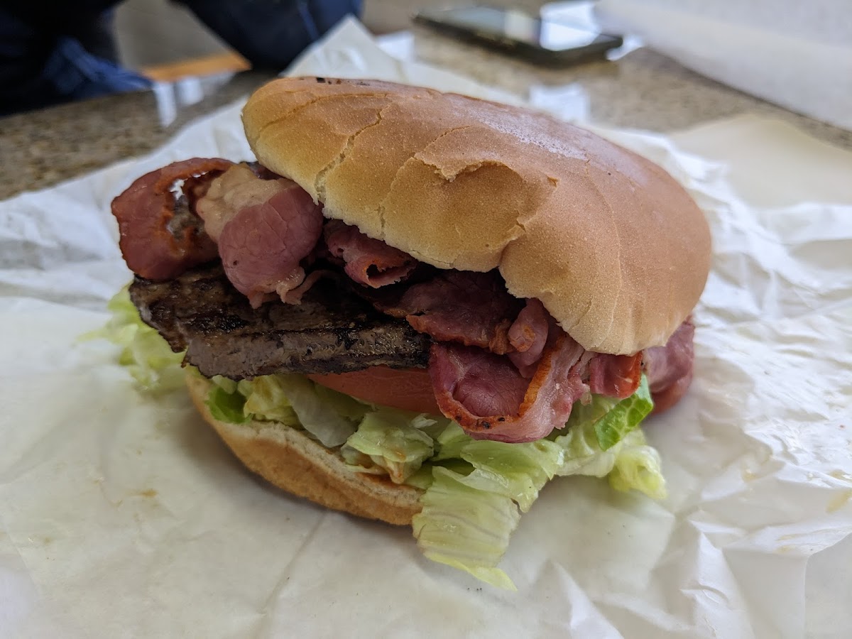 Tom's Burgers Photo 5