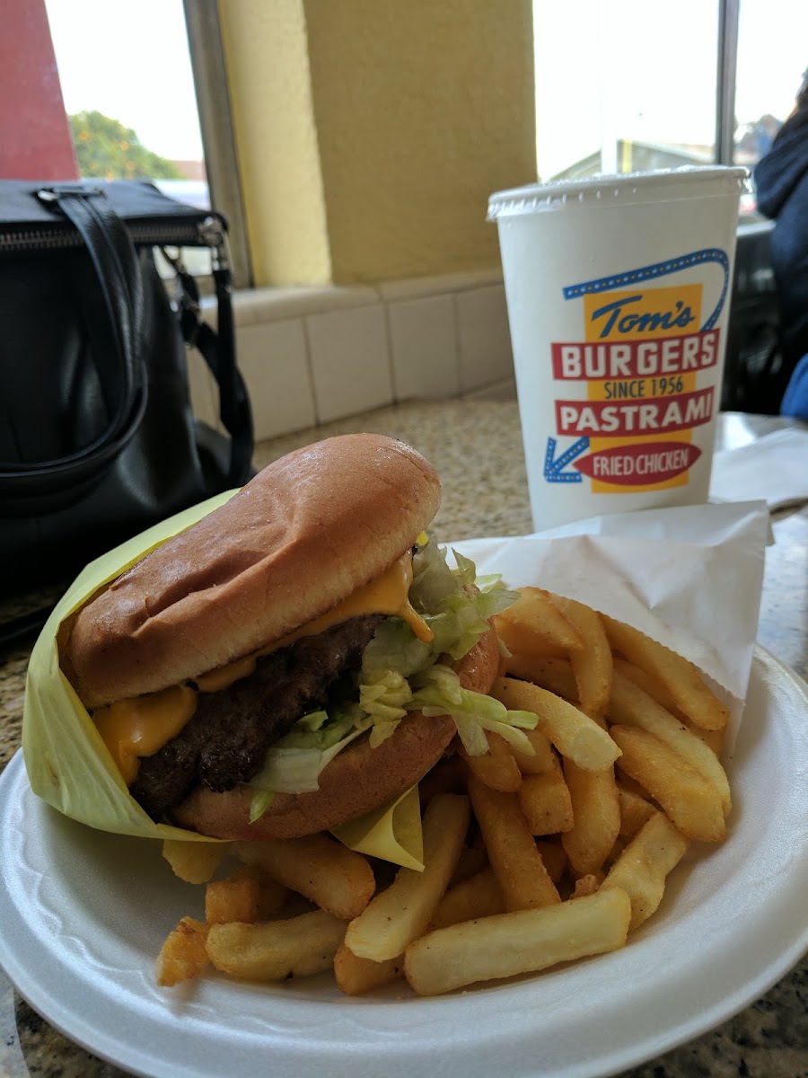 Tom's Burgers Photo 7