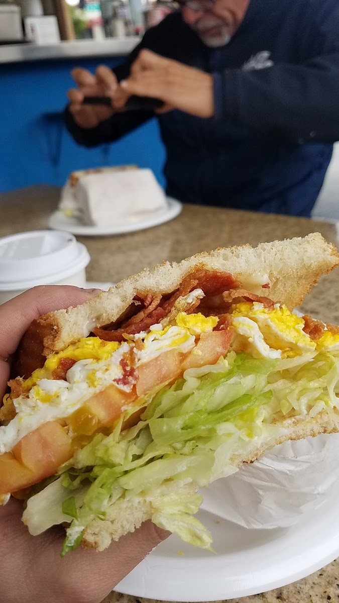 Tom's Burgers Photo 8