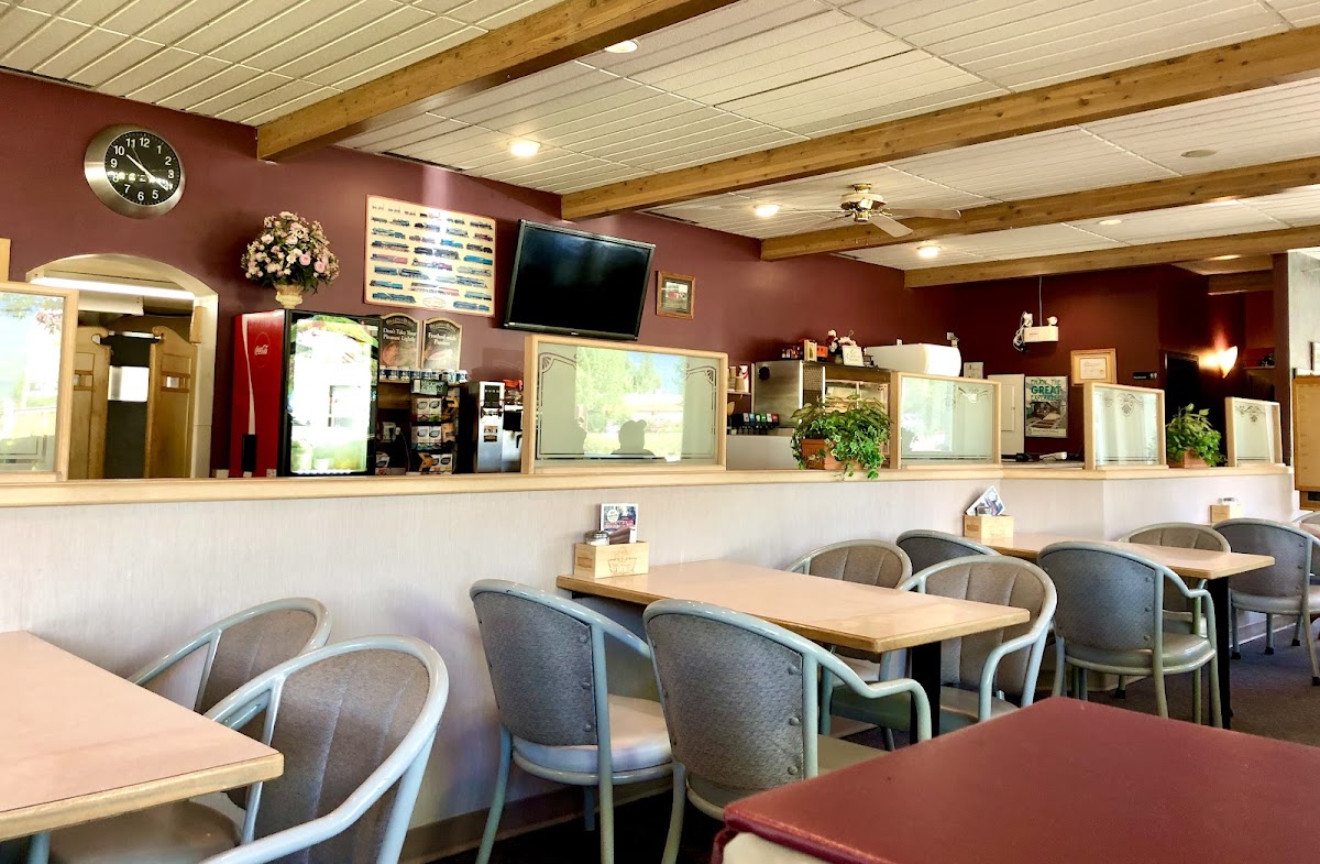 Old Caboose Restaurant & Pub Photo 4