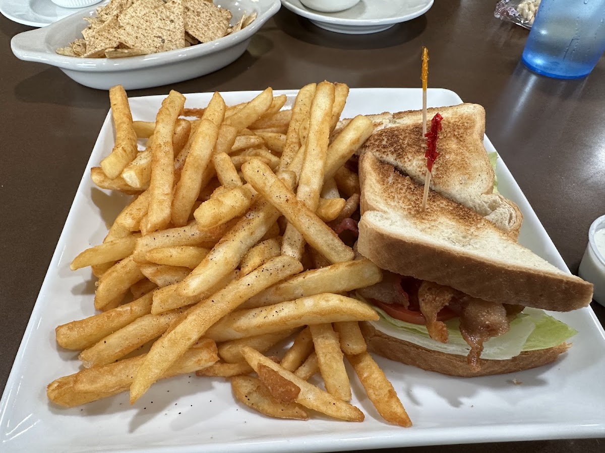 Burger Barn of Yale Photo 8