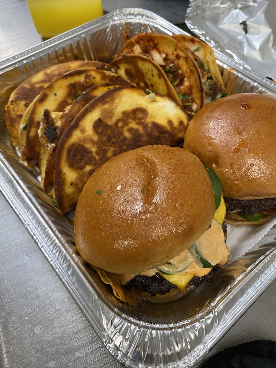 Havana Tacos and Burger Photo 7