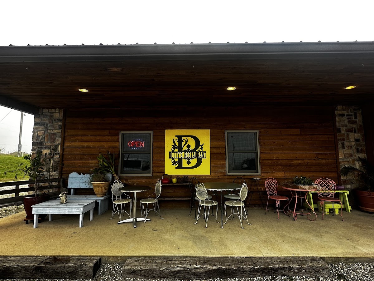 Betty's Restaurant Photo 3