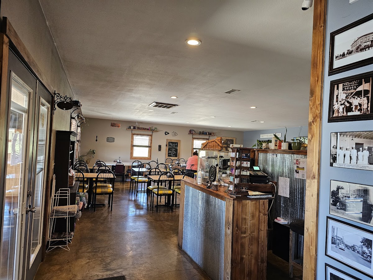 Betty's Restaurant Photo 7