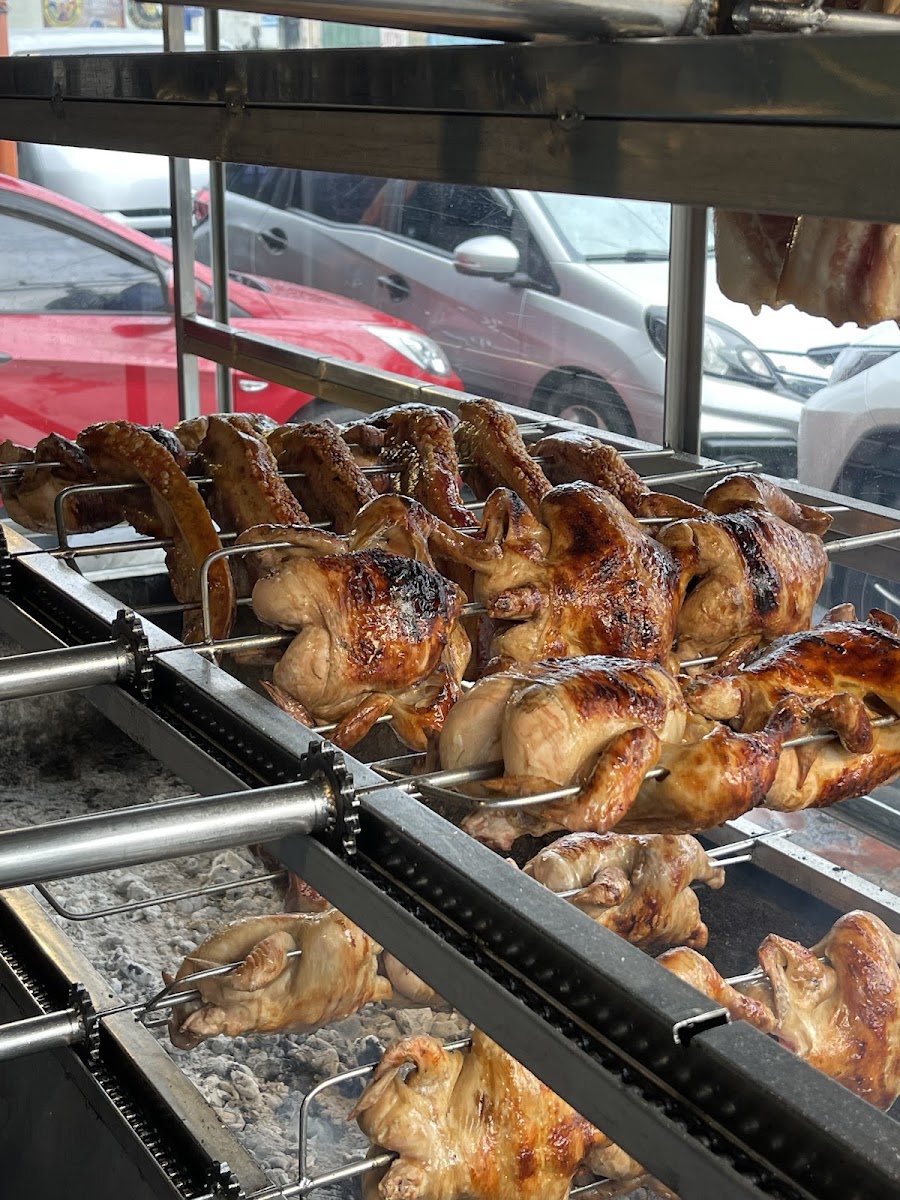Butirok's Lechon Manok & Liempo Photo 9
