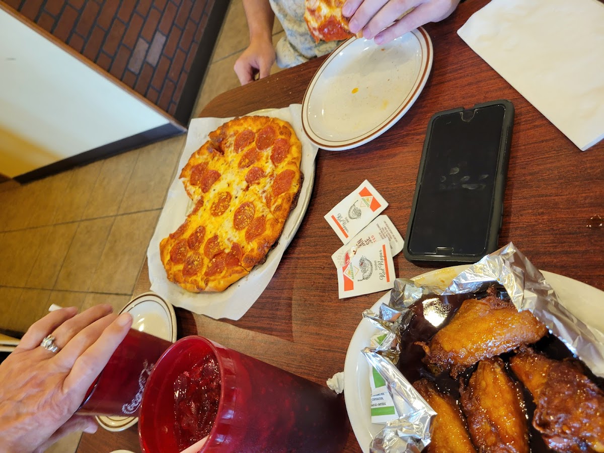 Winn's Pizza and Steakhouse Norwalk Photo 6