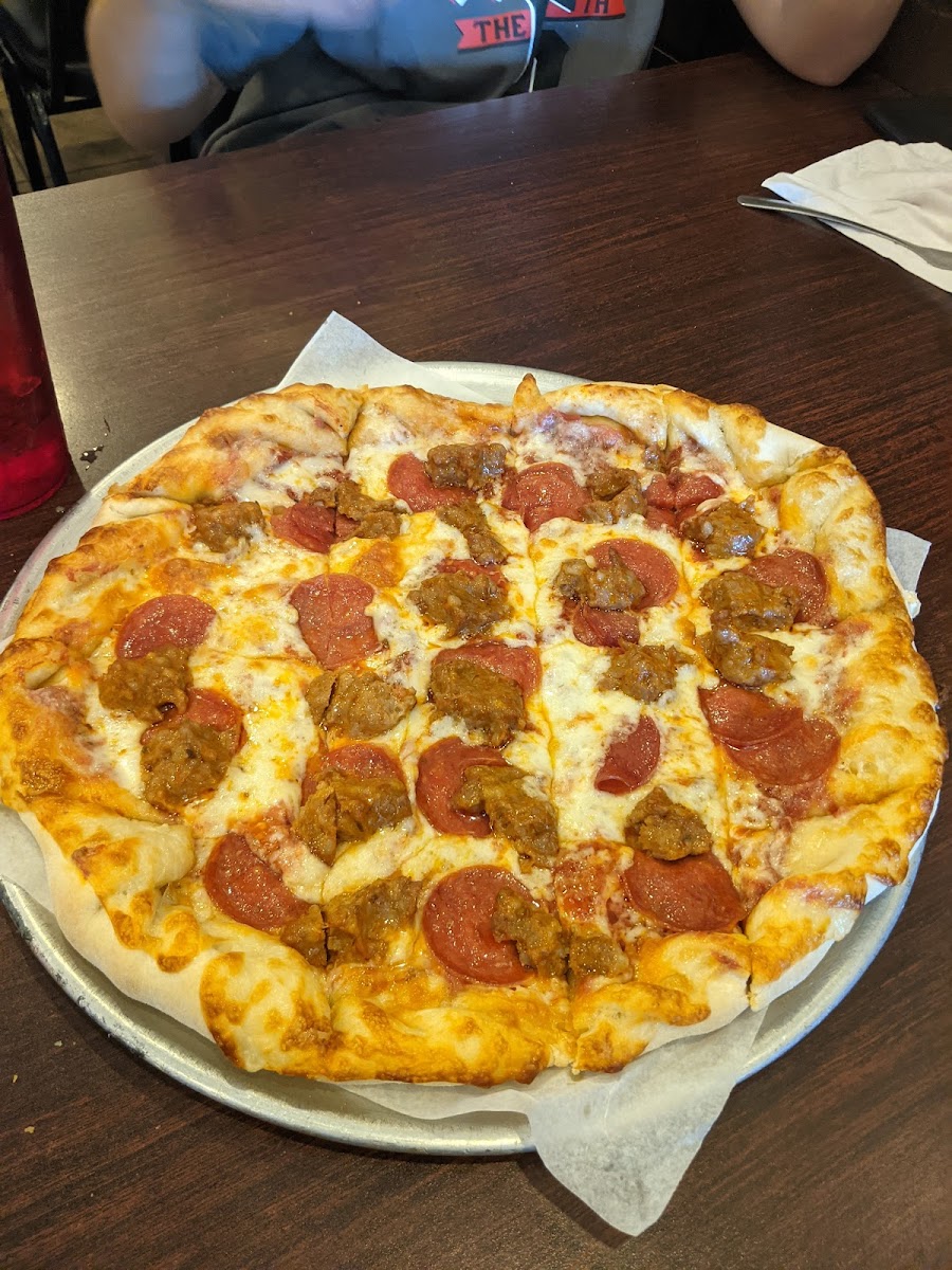 Winn's Pizza and Steakhouse Norwalk Photo 9