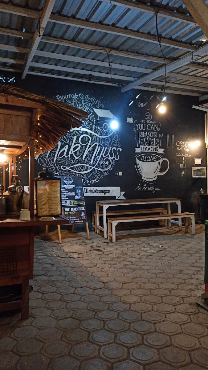 Dapur MakNyuss Solo Ngemplak