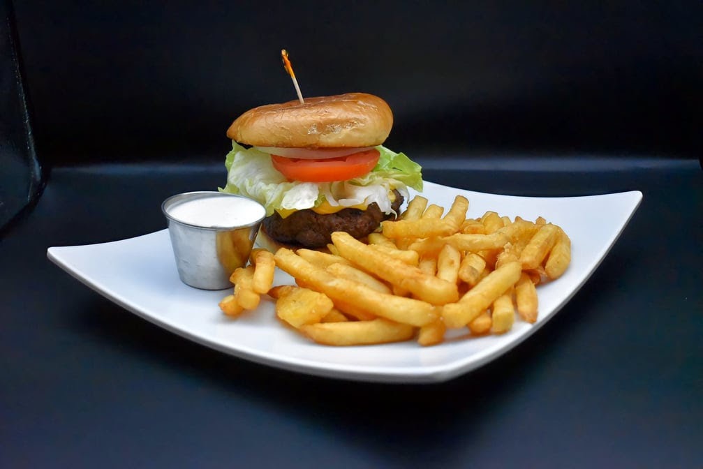 JEWELZ BAR & GRILL Photo 3