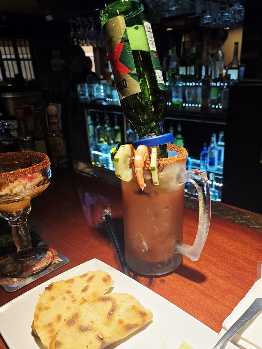 JEWELZ BAR & GRILL Photo 4