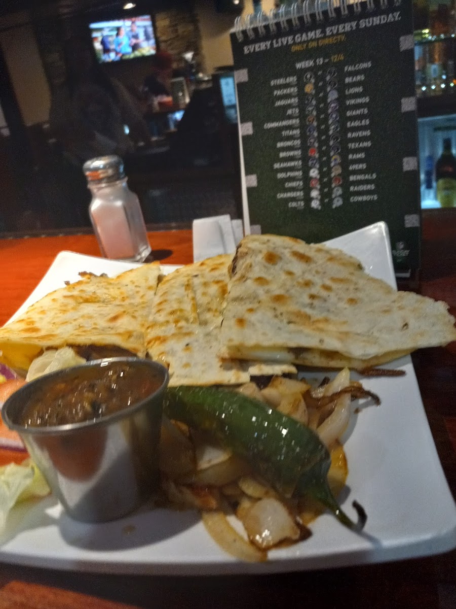 JEWELZ BAR & GRILL Photo 6