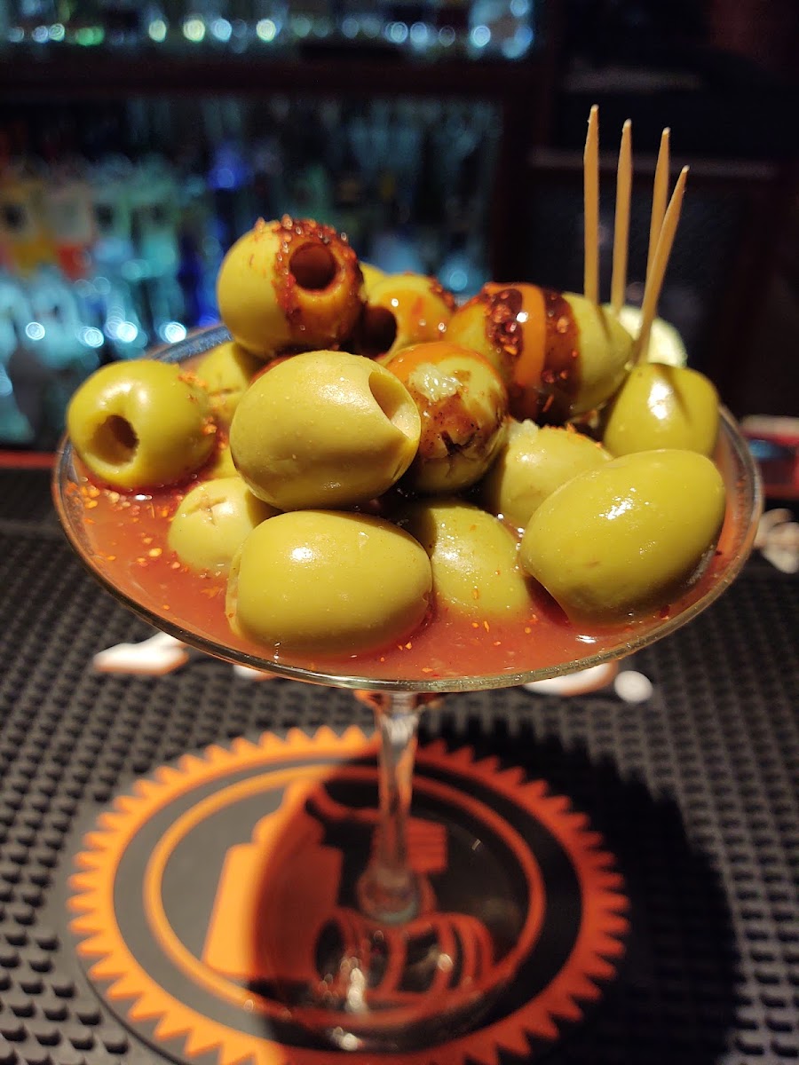 JEWELZ BAR & GRILL Photo 9