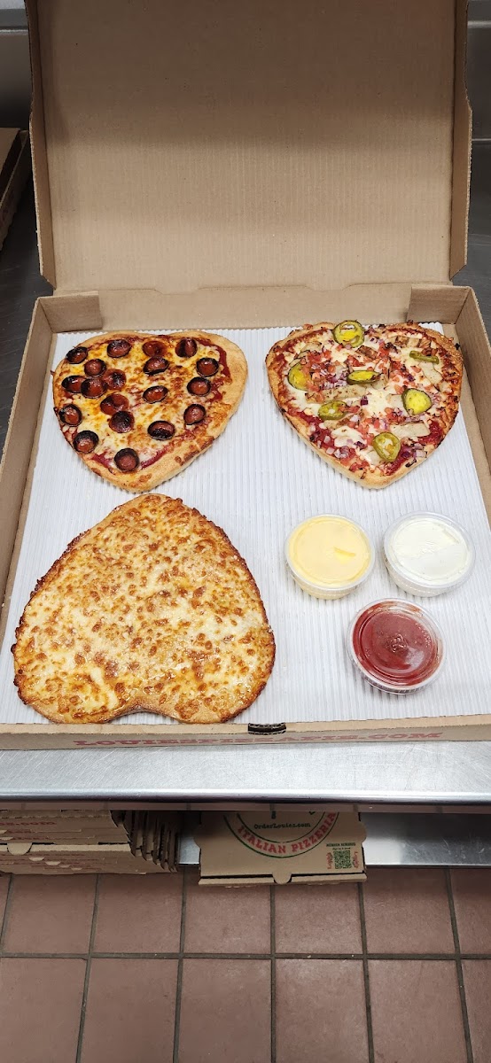 Louie’s Pizza Photo 3