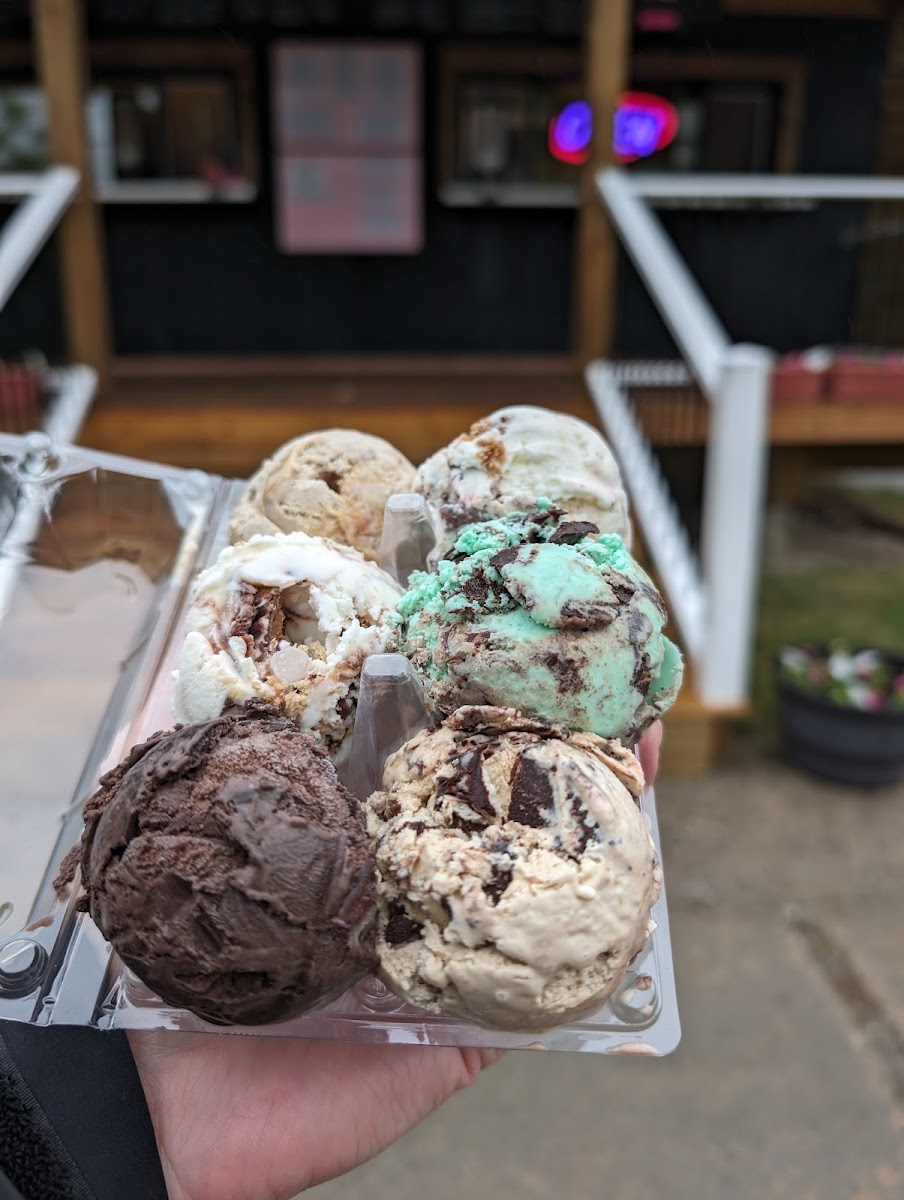 Outpost Scoop Shoppe Photo 9