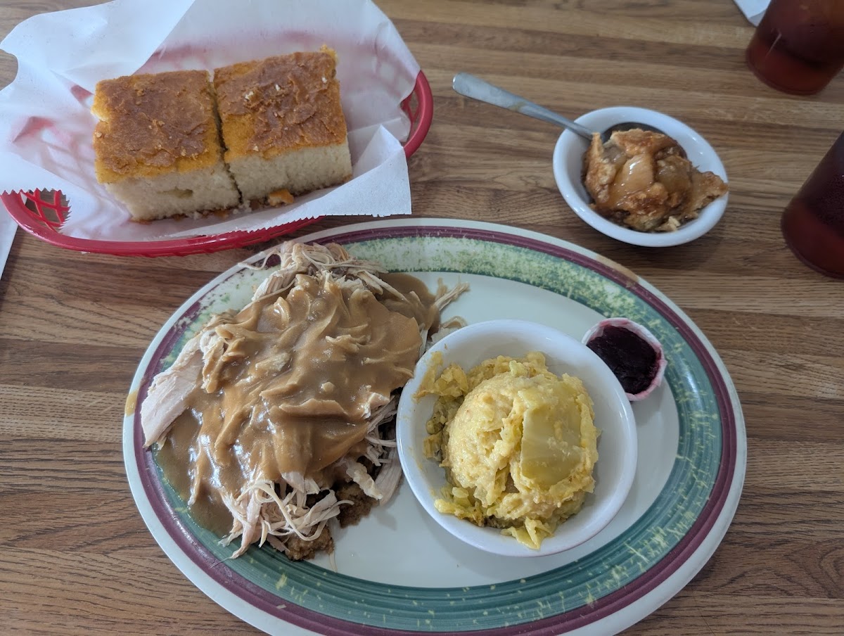 Gus's Streetside Cafe Photo 3