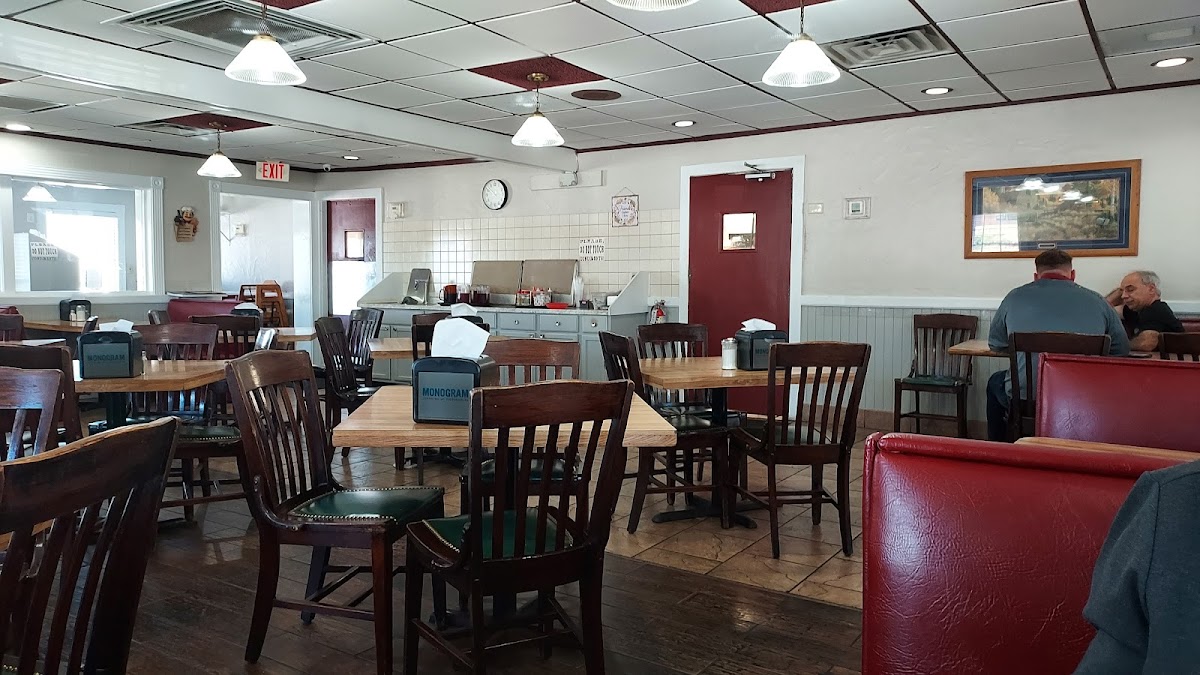 Gus's Streetside Cafe Photo 4