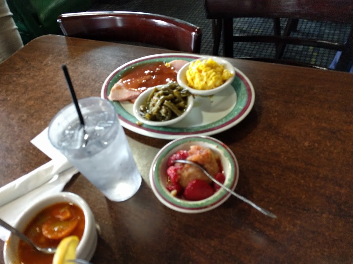 Gus's Streetside Cafe Photo 8