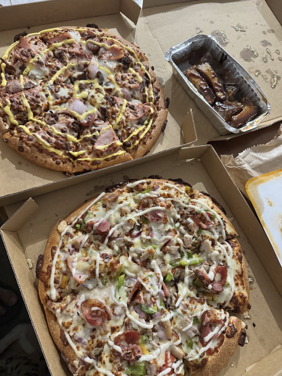 Ultimate Pizza Photo 10