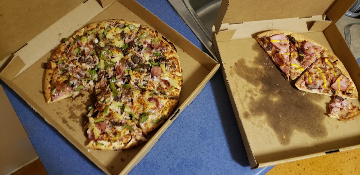 Ultimate Pizza Photo 7