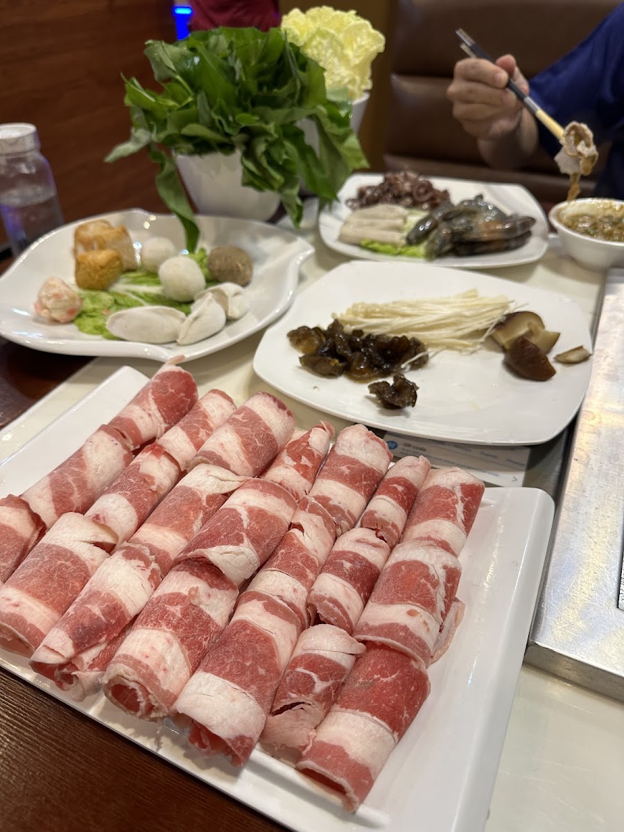 Zhenbao Hotpot Makati 珍宝重庆火锅 Makati店（原小当家） Photo 6