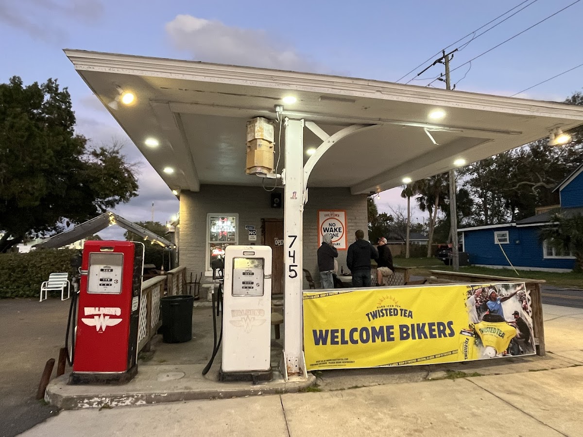 Ed Waldens Bar