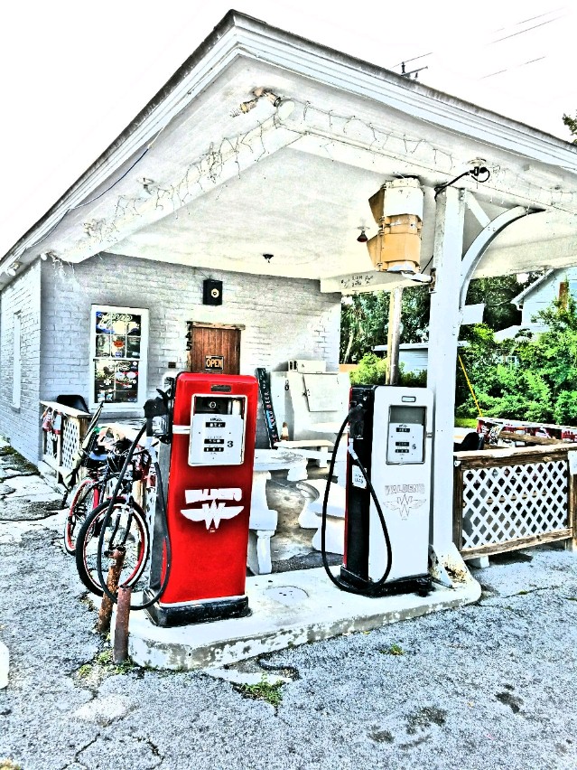 Ed Waldens Bar Photo 10