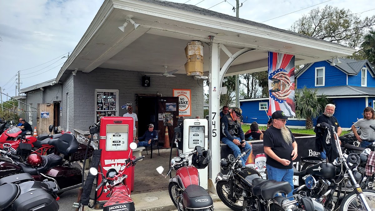 Ed Waldens Bar Photo 3