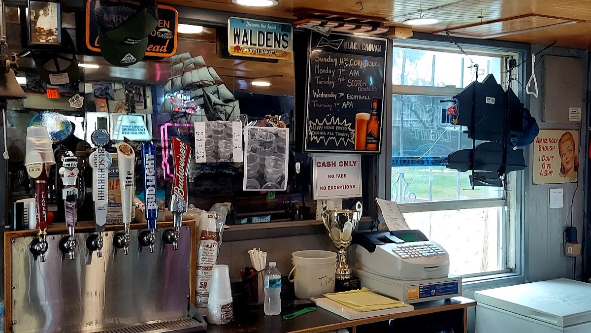 Ed Waldens Bar Photo 4